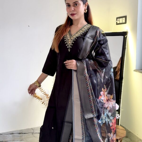 PISTA & BLACK KURTI